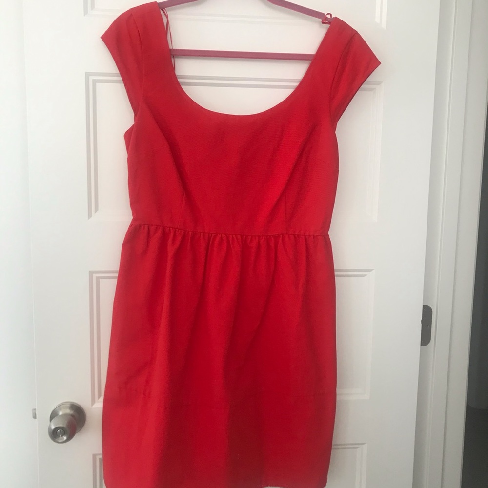 Cute red dress.